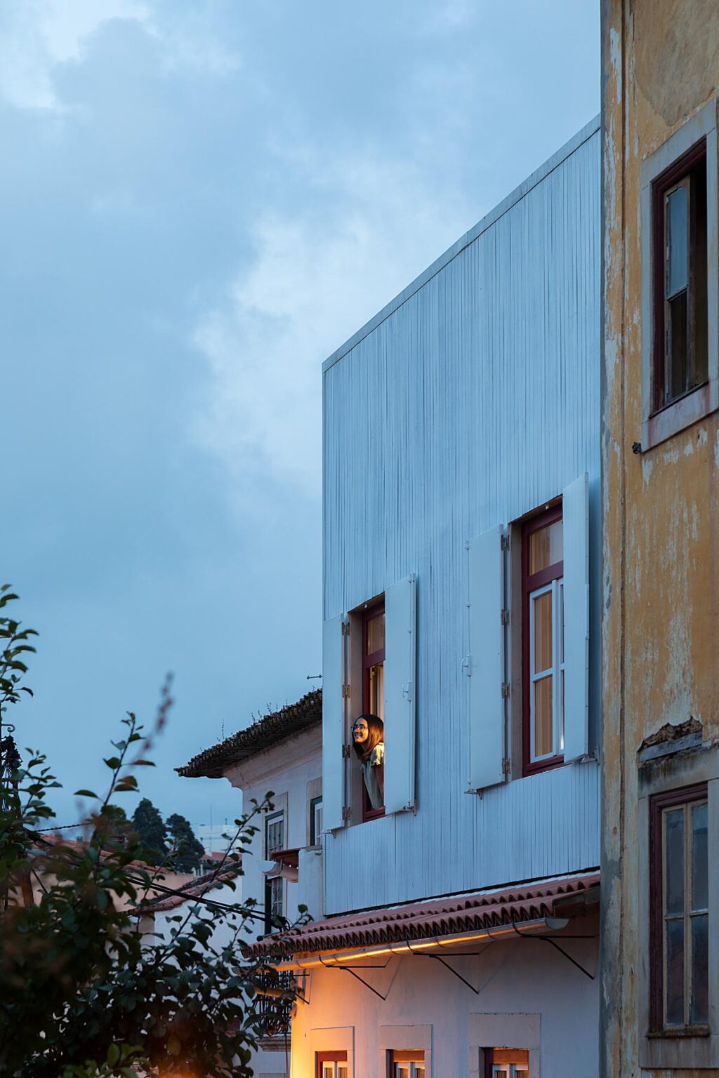 Architektonische Harmonie und Verbesserung des Familienlebens in Leiria. Matias Alves Haus. Joana Marcelino Studio