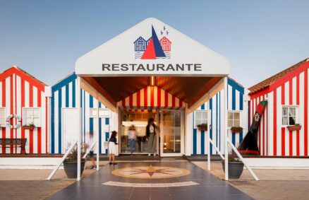 Η ανακαίνιση του Restaurante Clube De Vela στην COSTA NOVA μεταξύ ιστορίας και καινοτομίας. Αρχιτέκτονες Ferreira