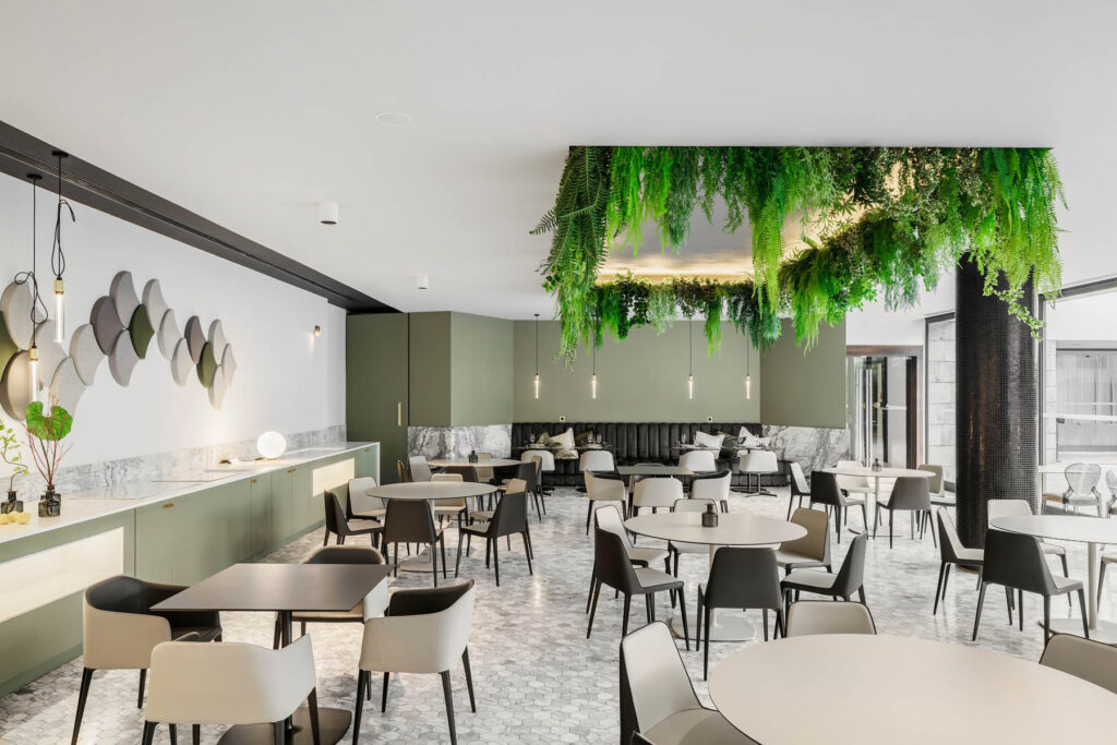 Das Koi Restaurant ist eine Sinnesreise durch Gärten, Aromen und Architektur. Box-Architekten