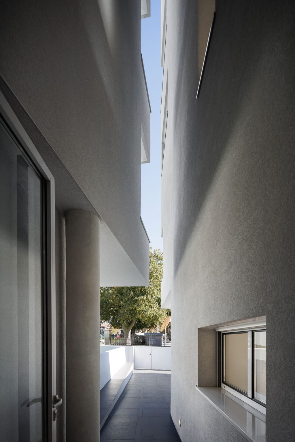 Nova Rio Housing architettura contemporanea che sfida le convenzioni. Antonio Paulo Marques