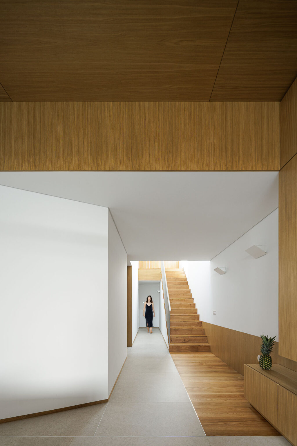 Uma arquitetura que desafia as convenções e cria espaços emocionais. Forte House by Pema Studio