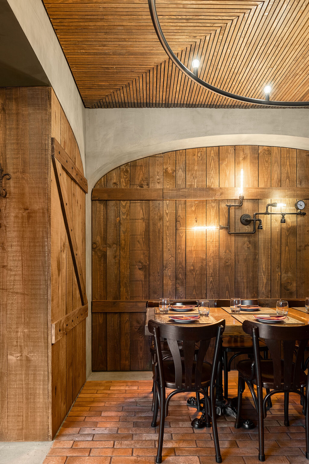 Unesperienza unica in unatmosfera da cantina. BARRIL restaurant. PAULO MERLINI architects