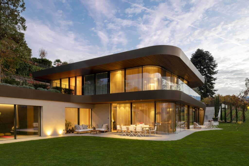 Villa EB ist eine elegante Bio-Residenz in Bozen. Minivan-Architektur und -Design