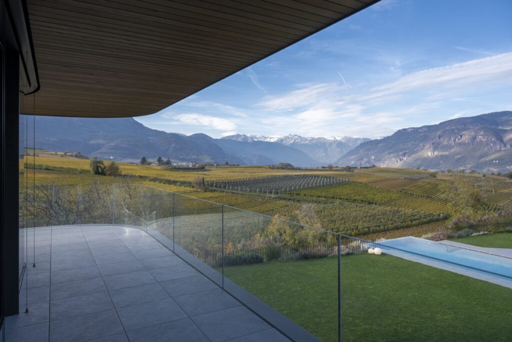Villa EB is an elegant organic residence in Bolzano. minivan architecture and design