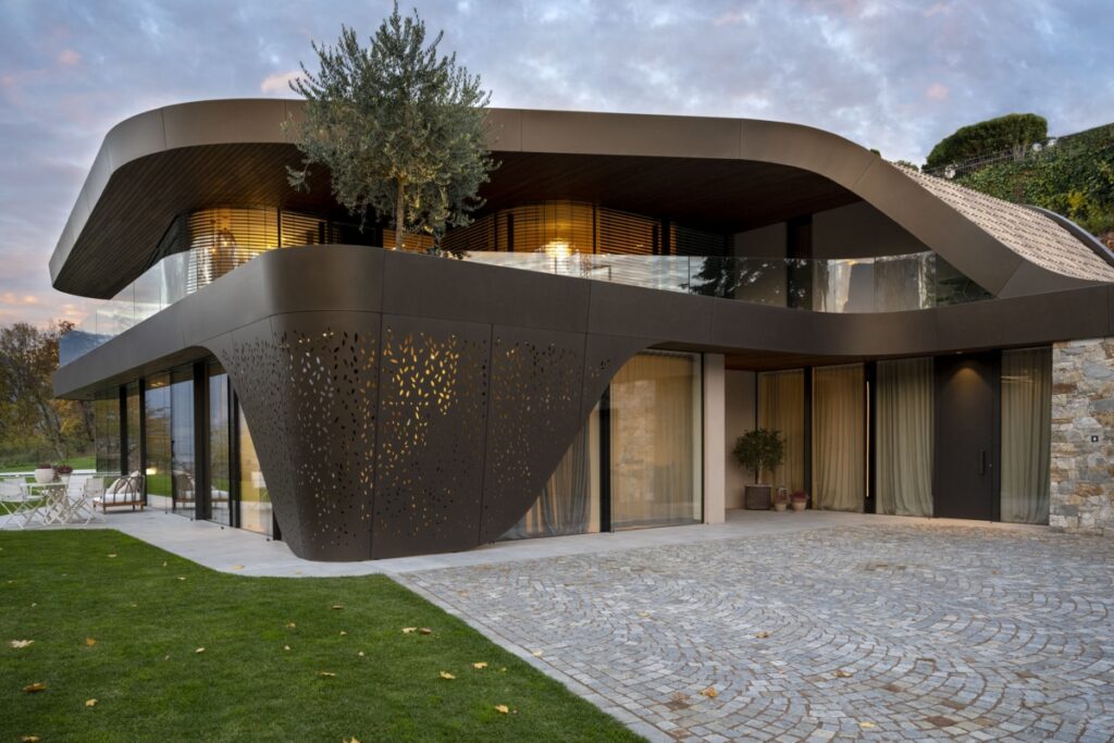 Villa EB unelegante residenza organica a Bolzano. monovolume architettura e design