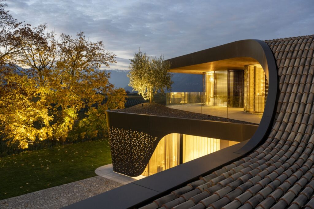 Villa EB est une élégante résidence organique à Bolzano. architecture et design de mini-fourgonnette