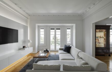 apartment renovation with Art Nouveau influences. NMD arq