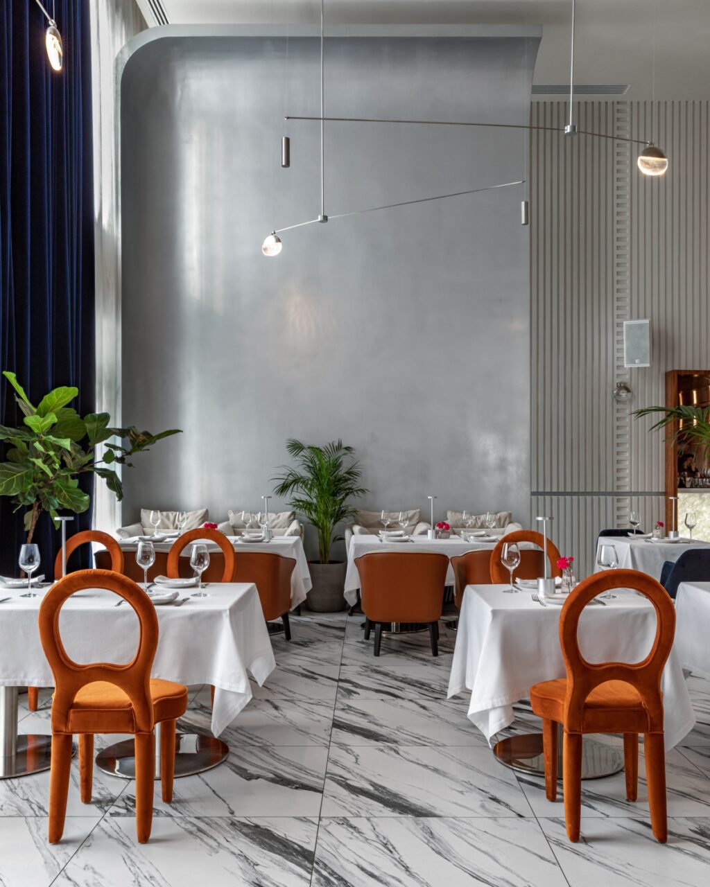 BENUAR レストラン アールデコ調のエレガンスにポップアートのきらめくタッチを加えたレストラン