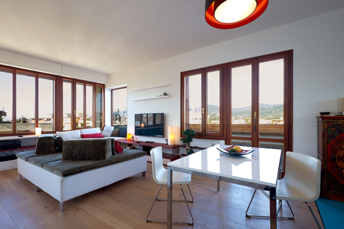Lusso e interior design si Incontrano in un’elegante penthouse open space a Firenze