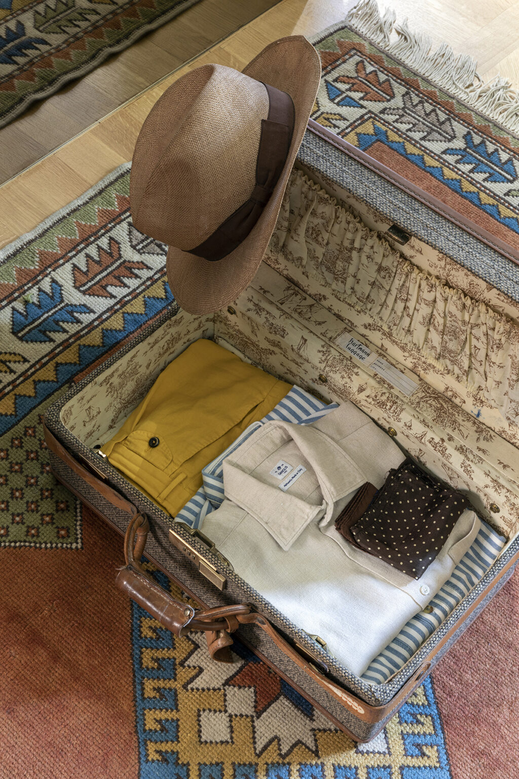 Hartmann Luggage suitcase by Alfonso Tagliaferri ©Serena Eller