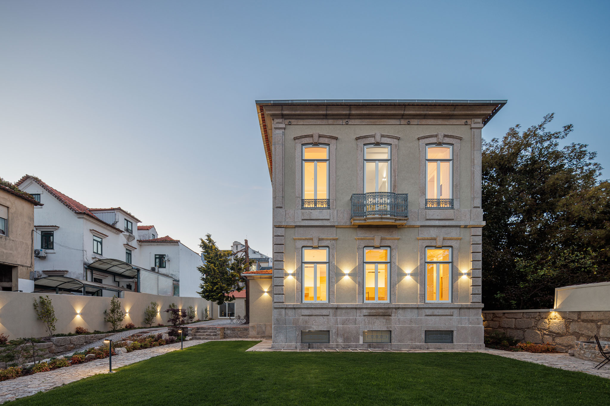 Architettura Antica, Comfort Moderno: La Ristrutturazione di una Casa d’Epoca a Porto