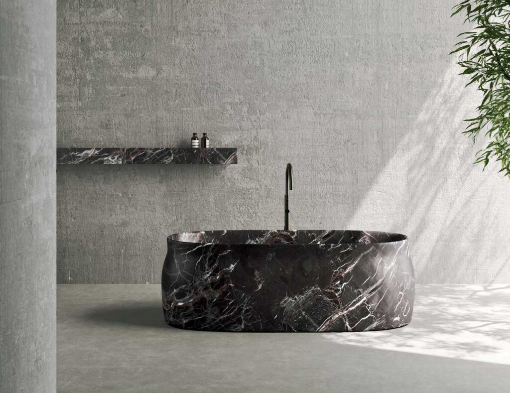 Rexa presenta la vasca da bagno Cava: elemento scultoreo modellato da un unico blocco di marmo.