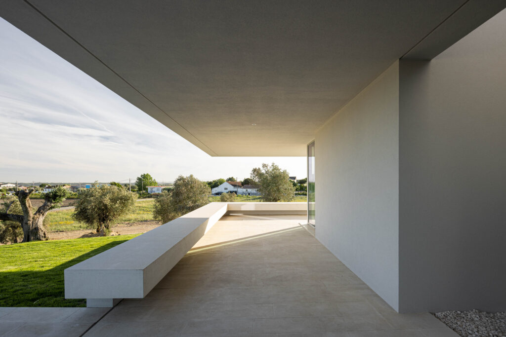 DP Arquitectos. casa na romeira